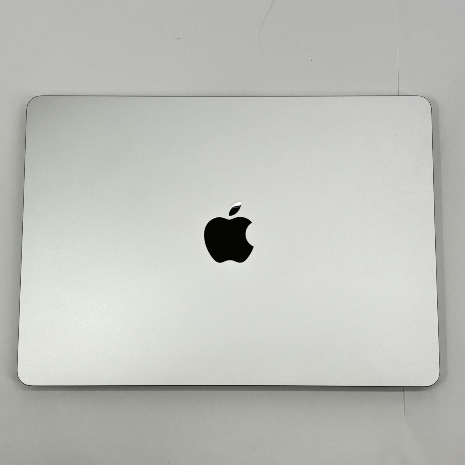 Apple MacBook Air 13インチ M2 2022 シルバー 新品同様 - メルカリ