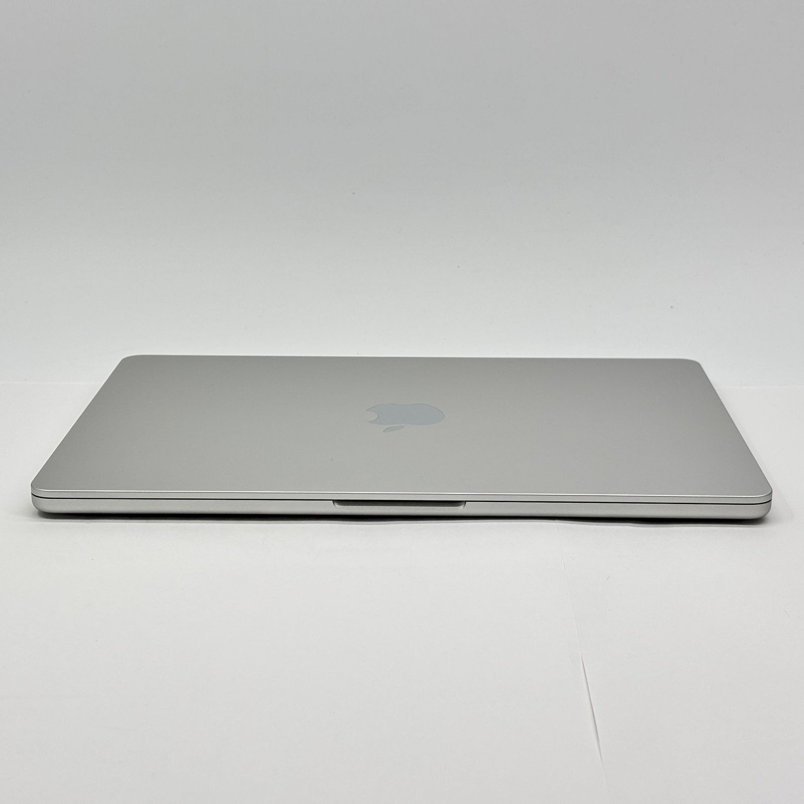Apple MacBook Air 13インチ M2 2022 シルバー 新品同様 - メルカリ