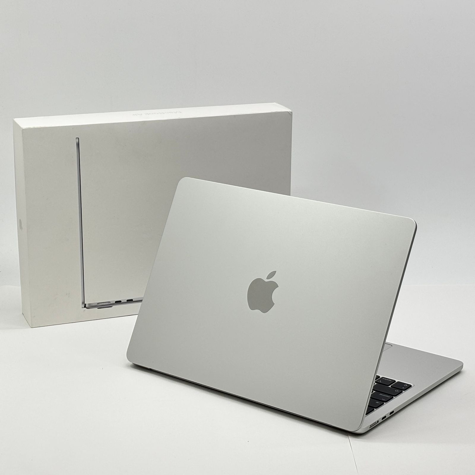 Apple MacBook Air 13インチ M2 2022 シルバー 新品同様 - メルカリ