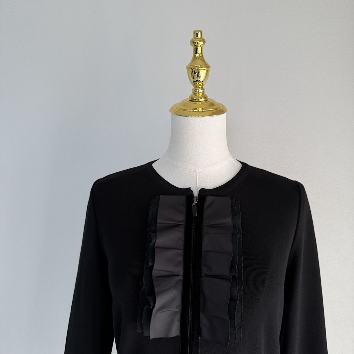 FOXEY BOUTIQUE 美品 ブライトトリムカーディガン 40 ブラック フリル