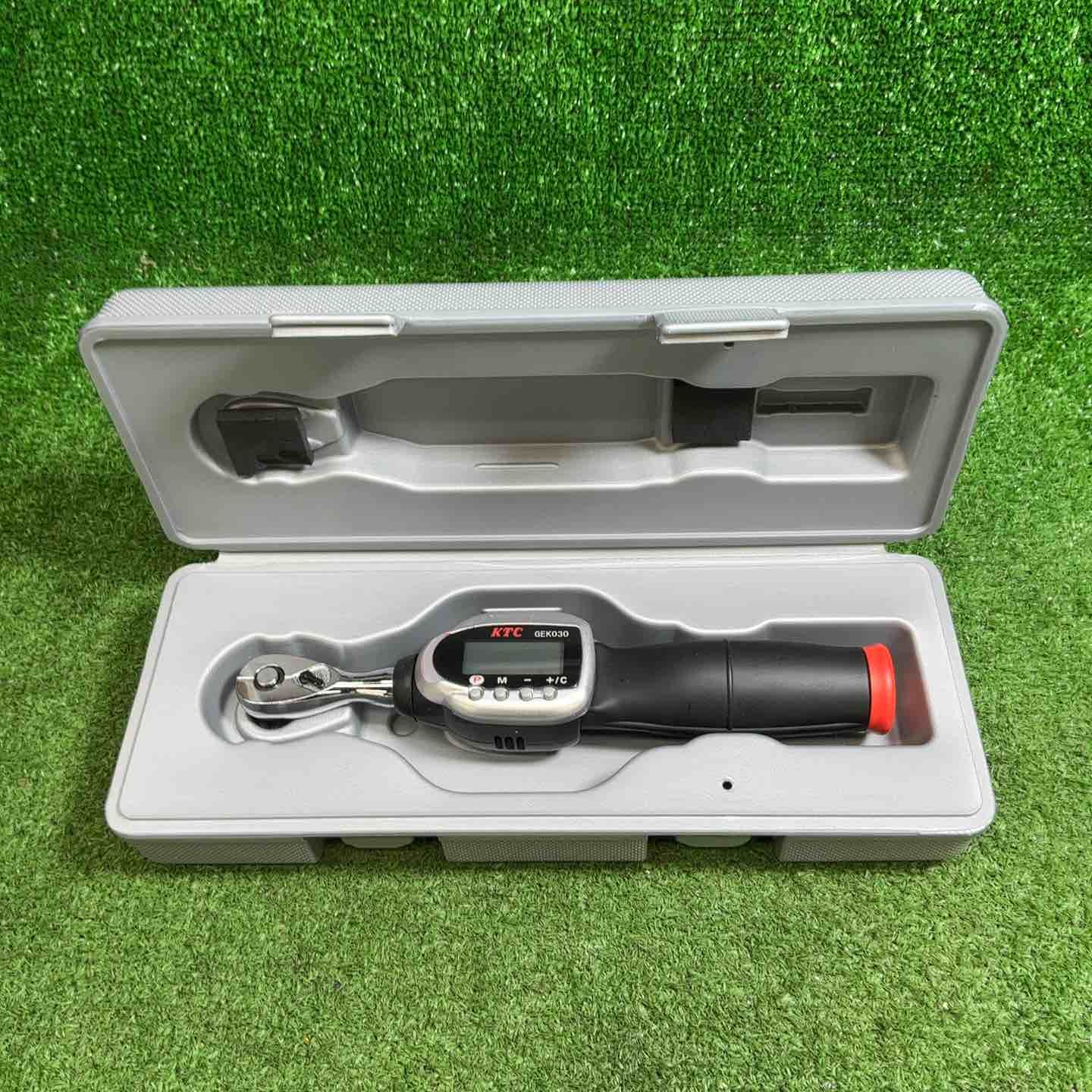 KTC(京都機械工具) デジラチェ 【9.5sq】 小トルクタイプ GEK030-R2【藤沢店】 10,800円