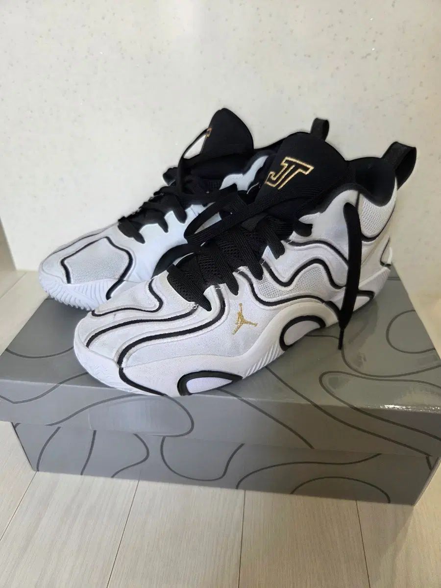 ナイキ テイタム3 270 6,582円