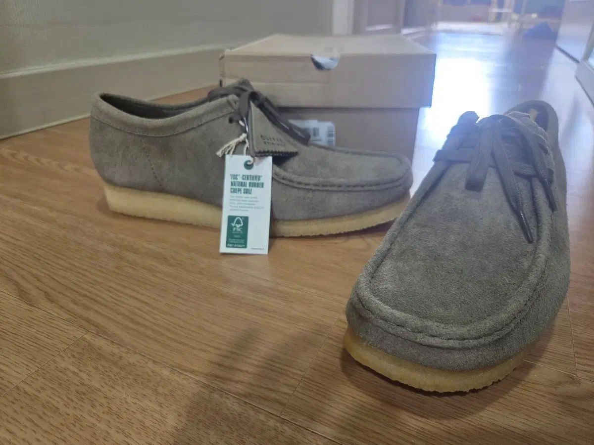 (新品) クラークス ワラビー ダークグレー スウェード uk9 5