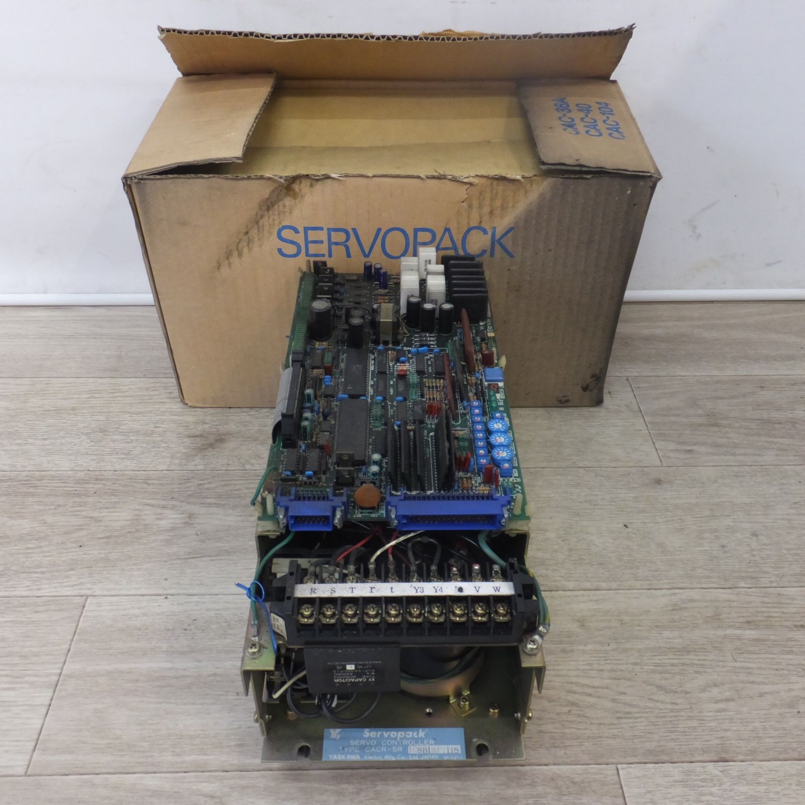 現状品★安川電機 YASKAWA サーボコントローラー SERVO CONTROLLER サーボパック Servopack CACR-SR★ 11,760円