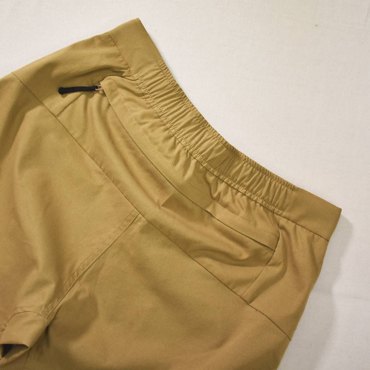 https://assets.mercari-shops-static.com/-/large/plain/2JWVbrUEuwKuNaRNVZ5GA9.jpg@jpg