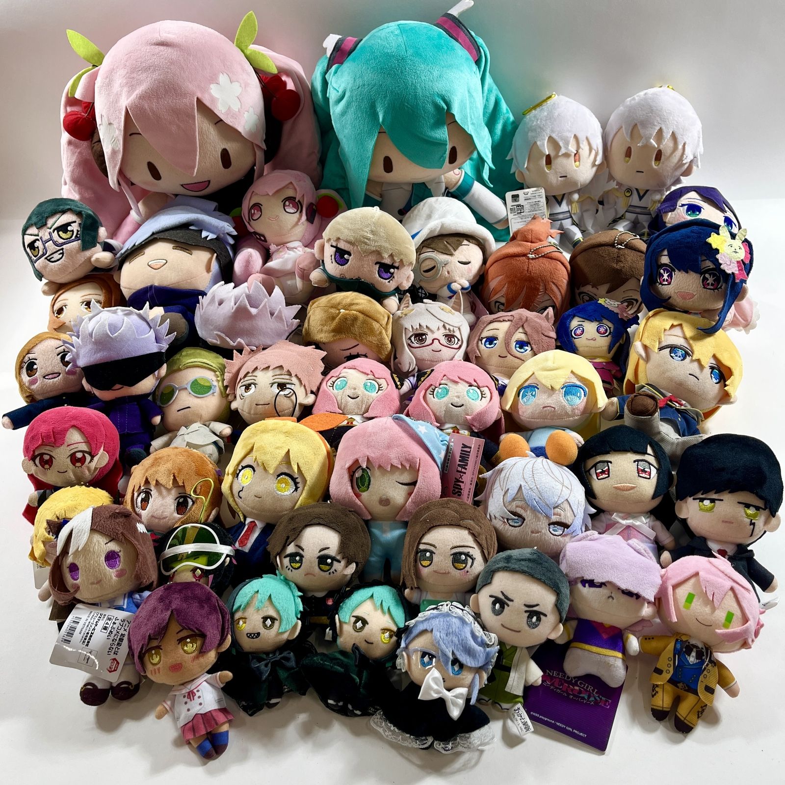 ★ アニメキャラクター 推し ぬいぐるみ マスコット まとめ商品 呪術廻戦 推しの子 SPY×FAMILY 初音ミク ツイステ など 現状品 3.14kg 28,600円