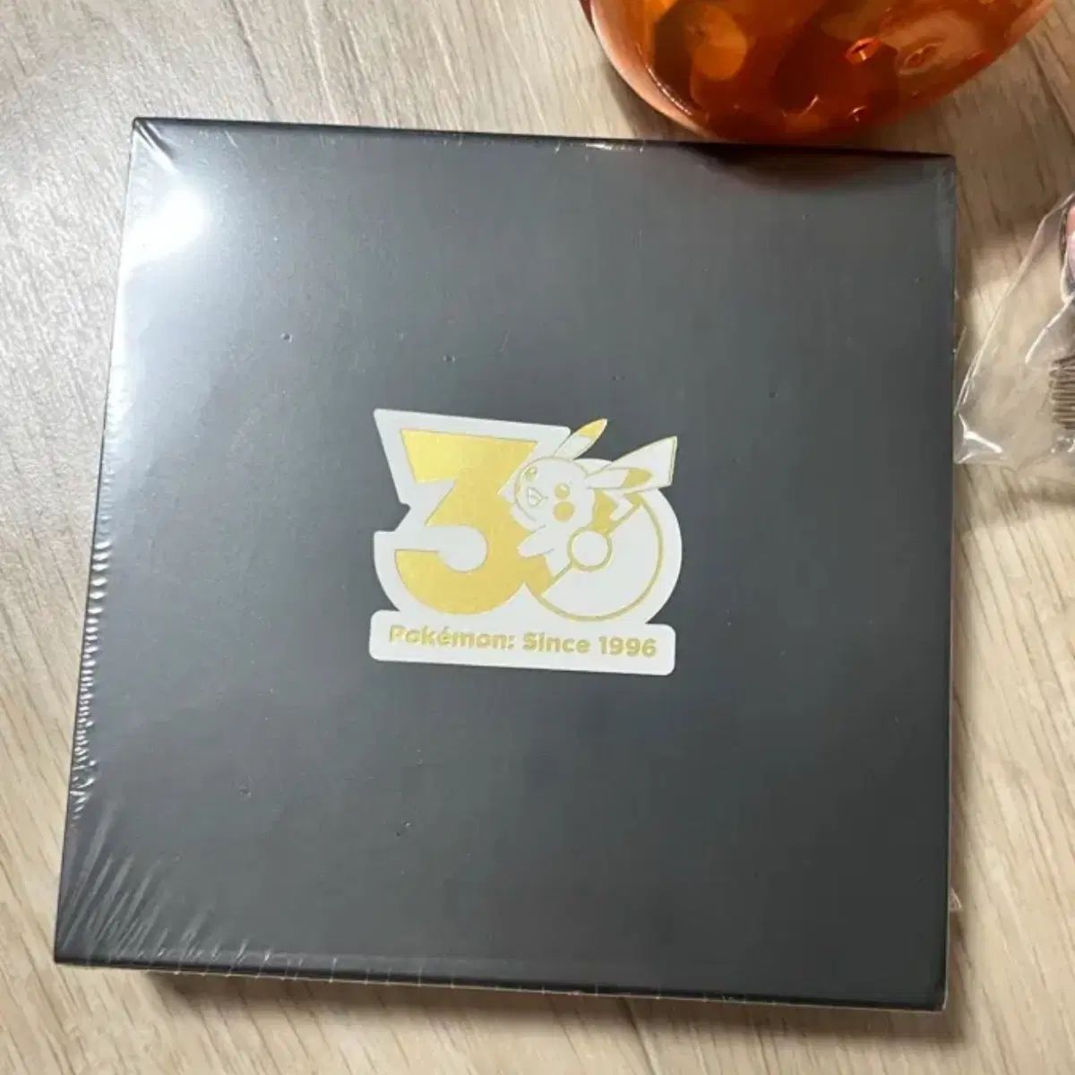 送料込み7 2)ポケットモンスター 30周年バッジ 9月新品