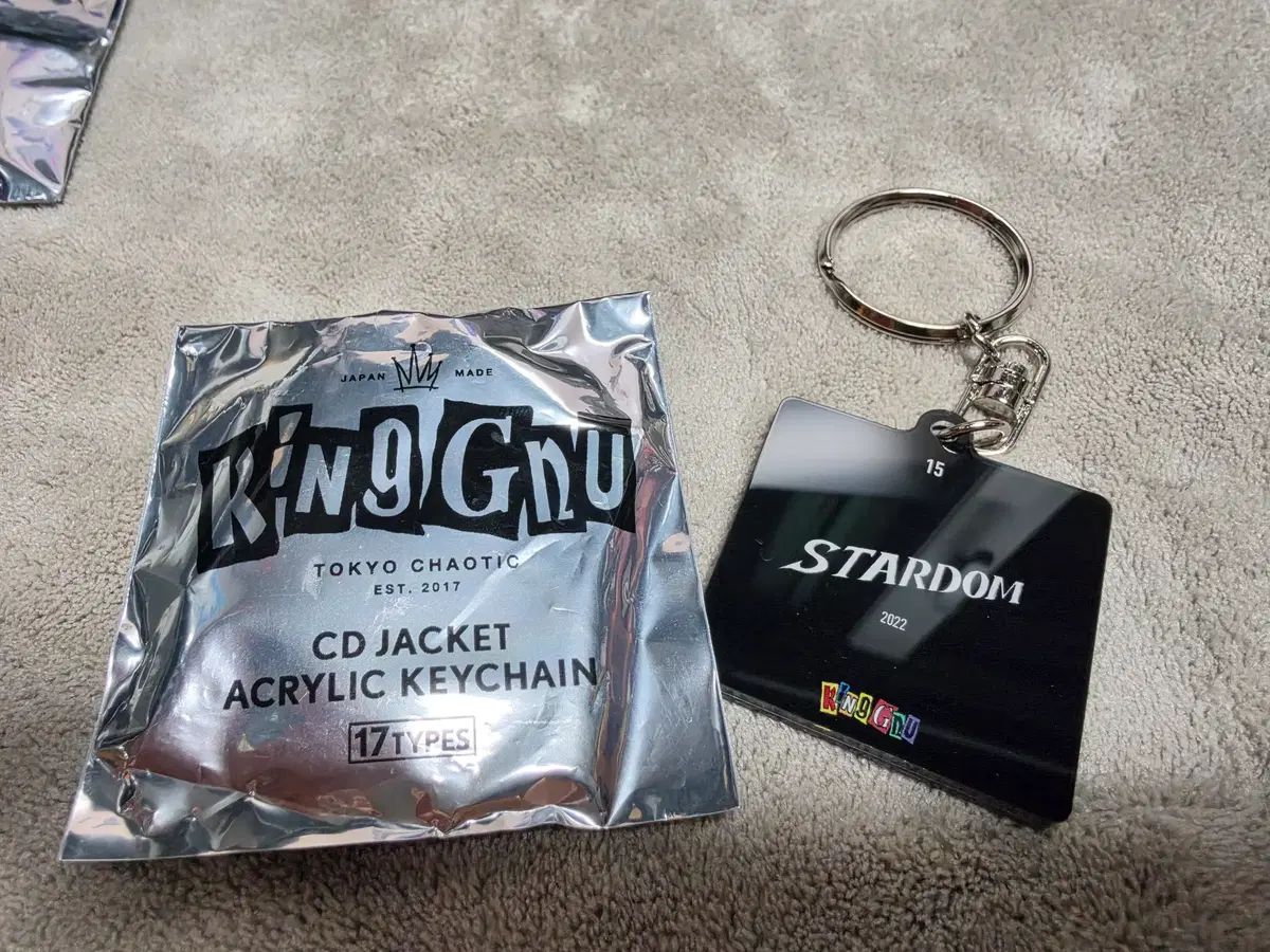 キングヌー KING GNU アルバムジャケット キーホルダー スター おまけ