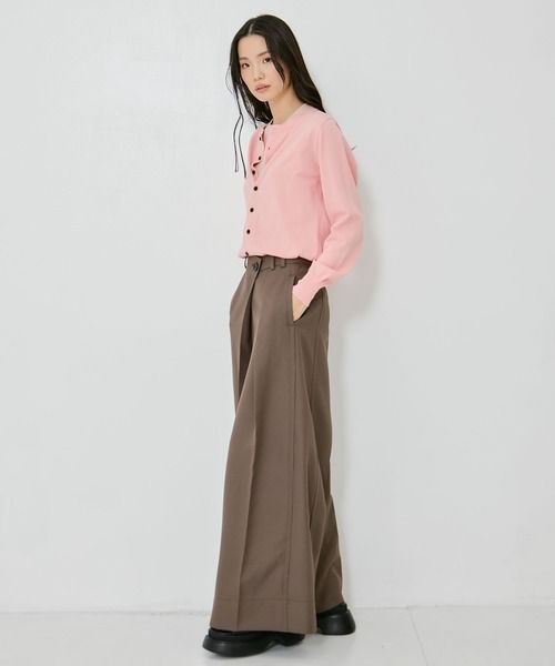 Asymmetric Tucked Flare Trousers (カラー BEIGE)
