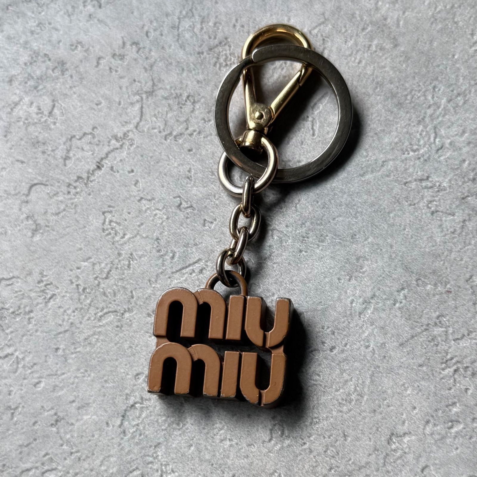 miumiu ミュウミュウ ロゴメタルキーリング キーホルダー キャメル