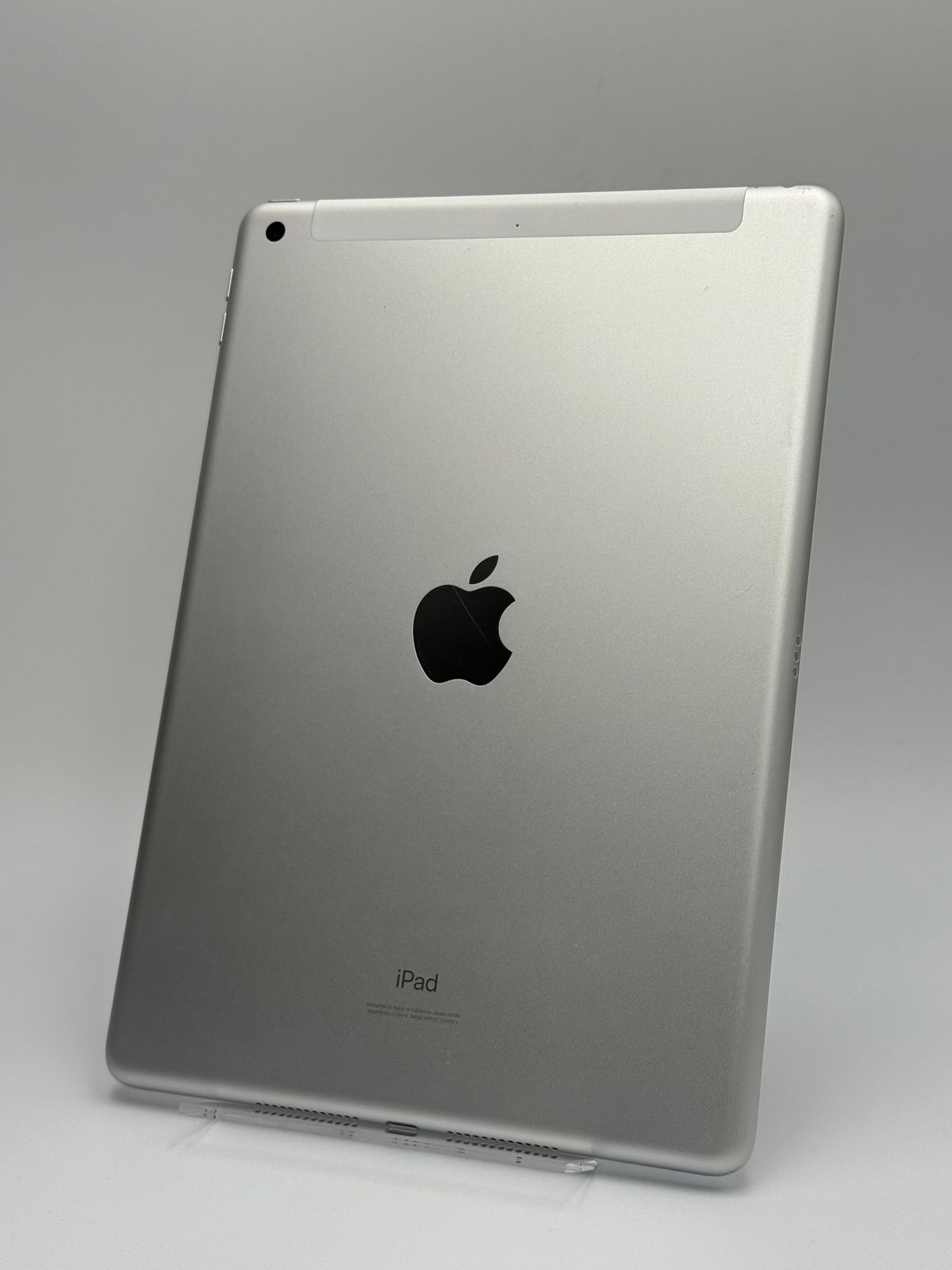 iPad 第7世代 32GB シルバー wifi+Cellular - メルカリ