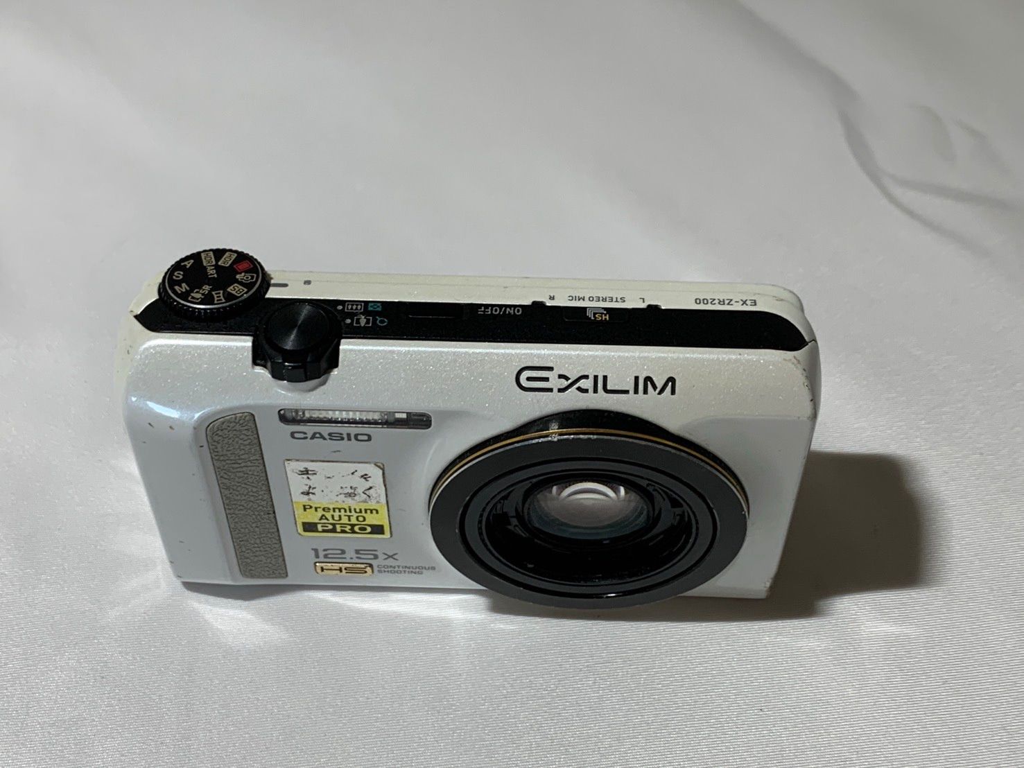 【ジャンク品】CASIO EXILIM EX-ZR200 デジカメ 3643 Casio EXILIM EX-ZR200 ホワイト ジャンク品 デジカメ【ネ