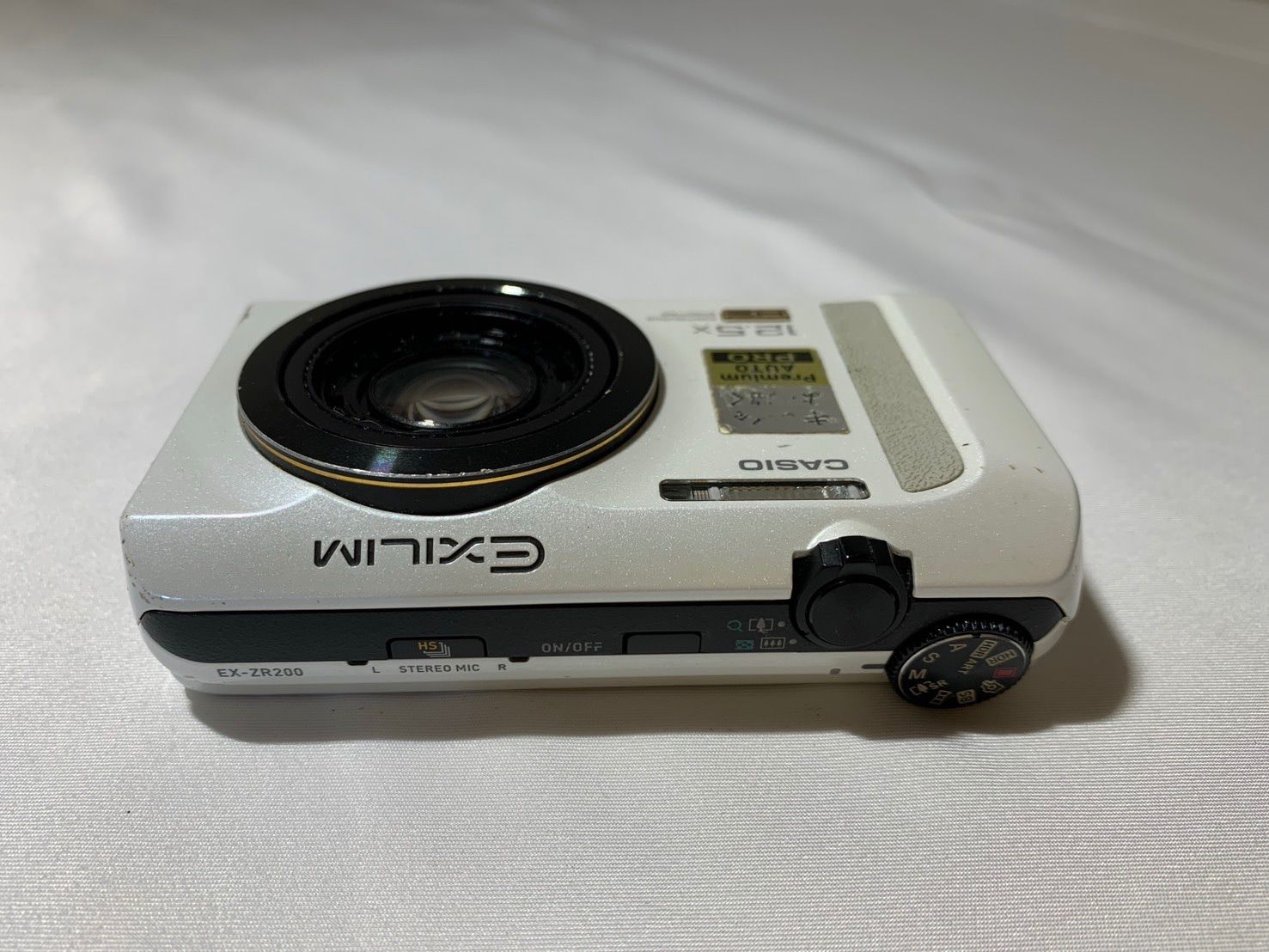 3643 Casio EXILIM EX-ZR200 ホワイト ジャンク品 デジカメ【ネ