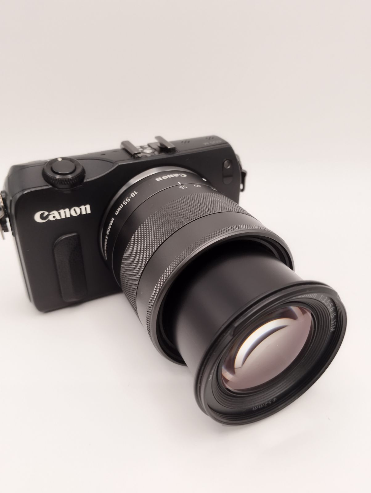 Canon EOS M ミラーレスデジタル一眼レフカメラ（ブラック） EF-M 18