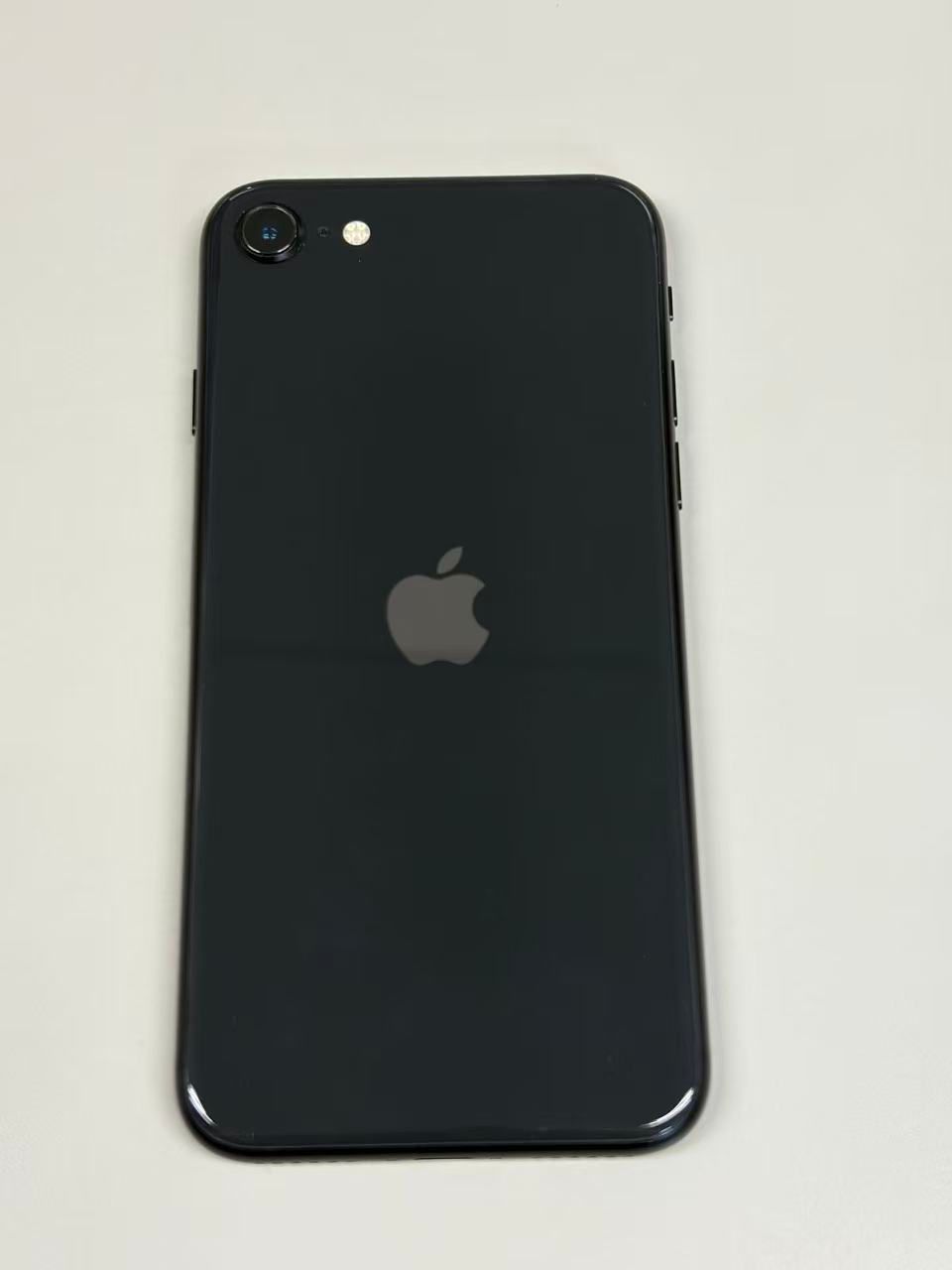 Apple iPhone SE(第2世代) 64GB SIMフリー 美品 - メルカリ