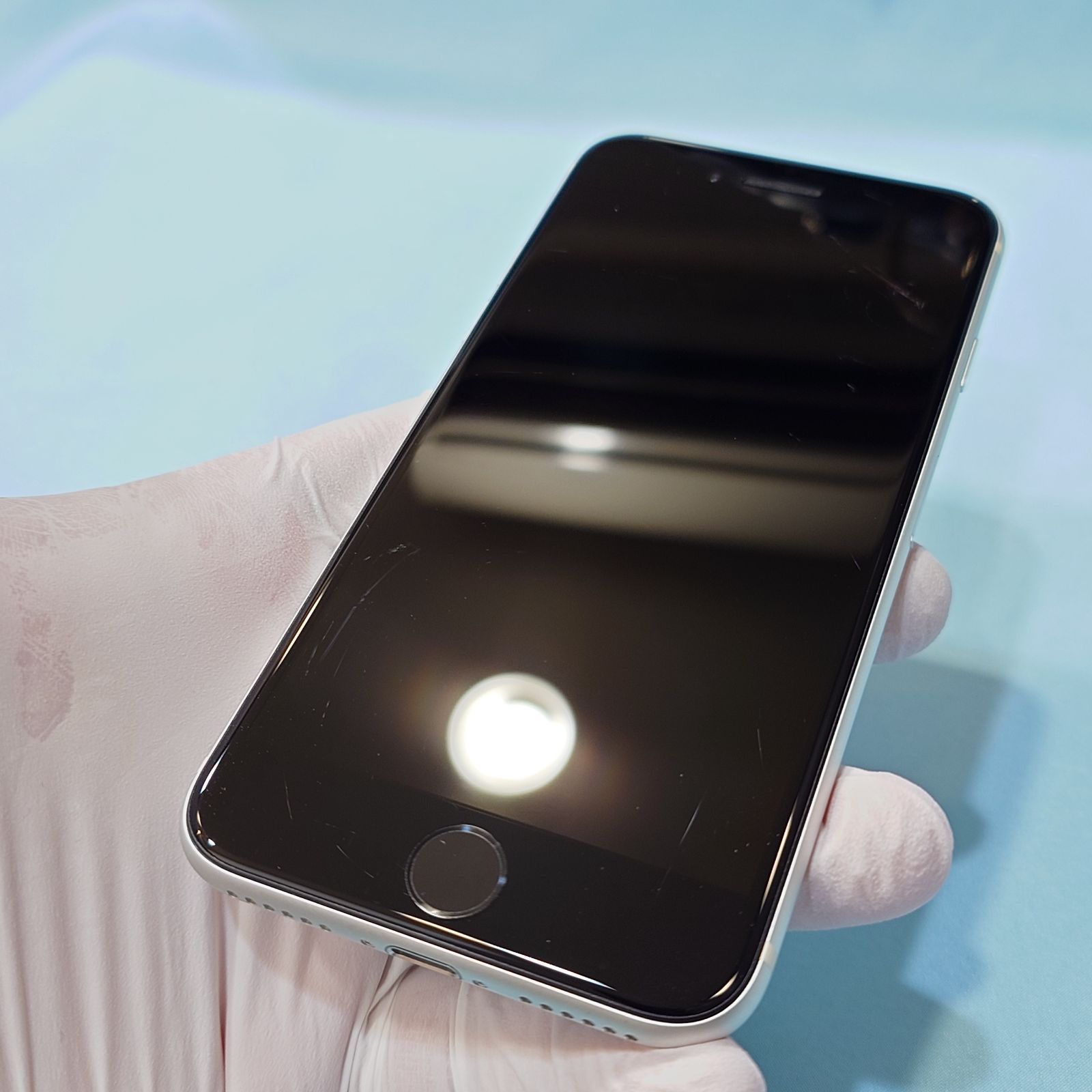 Apple iPhoneSE2 64GB ホワイト やや傷や汚れあり - メルカリ