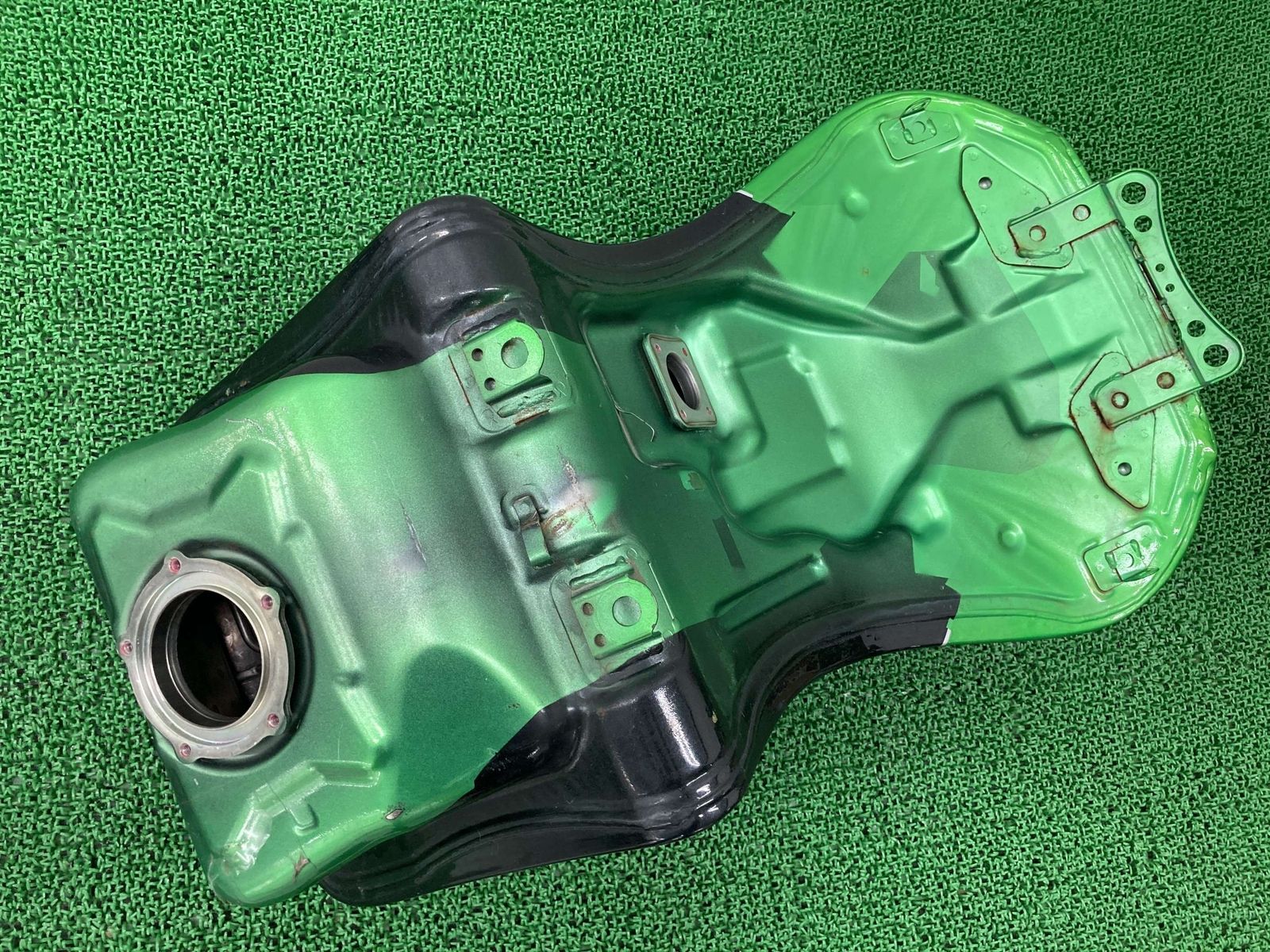 ZX-14R タンク カワサキ 純正 中古 ZXT40H J NinjaZX14R フューエル