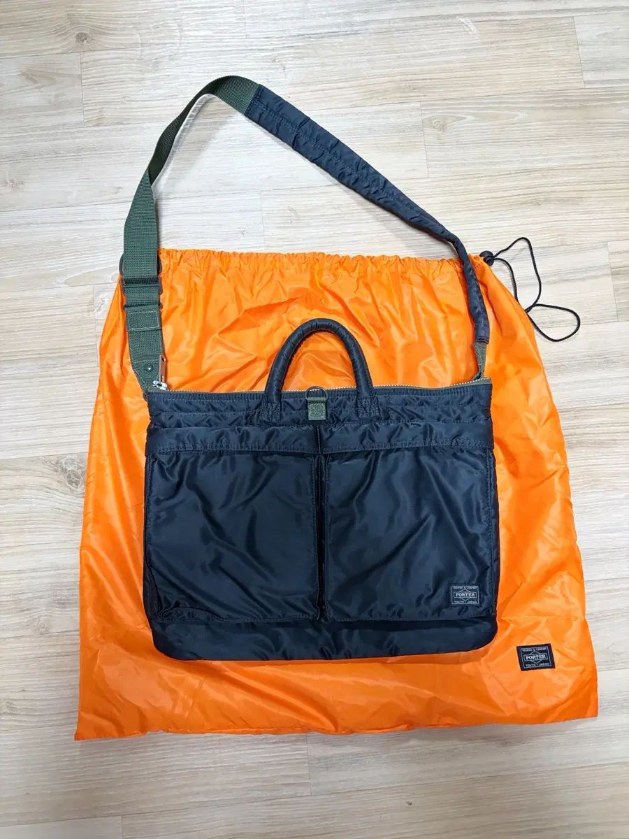 吉田ポーター ARMANI EXCHANGE アルマーニ エクスチェンジ ショート ヘルメットバッグ S ブラック/カーキ