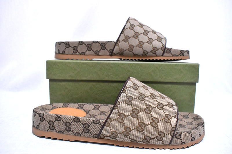 国内正規品】新品 GUCCI GGキャンバス スライドサンダル 13 624695