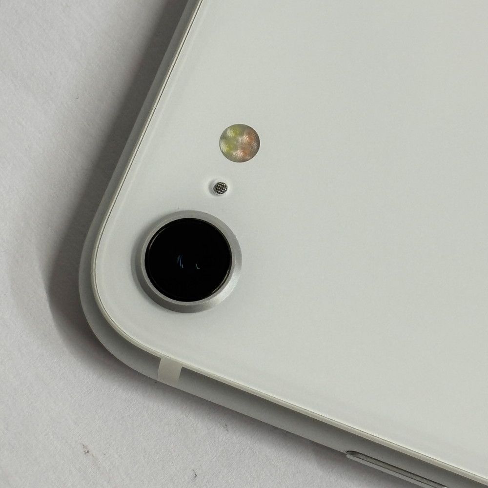 iPhoneSE 第二世代 64GB ホワイト Apple - メルカリ