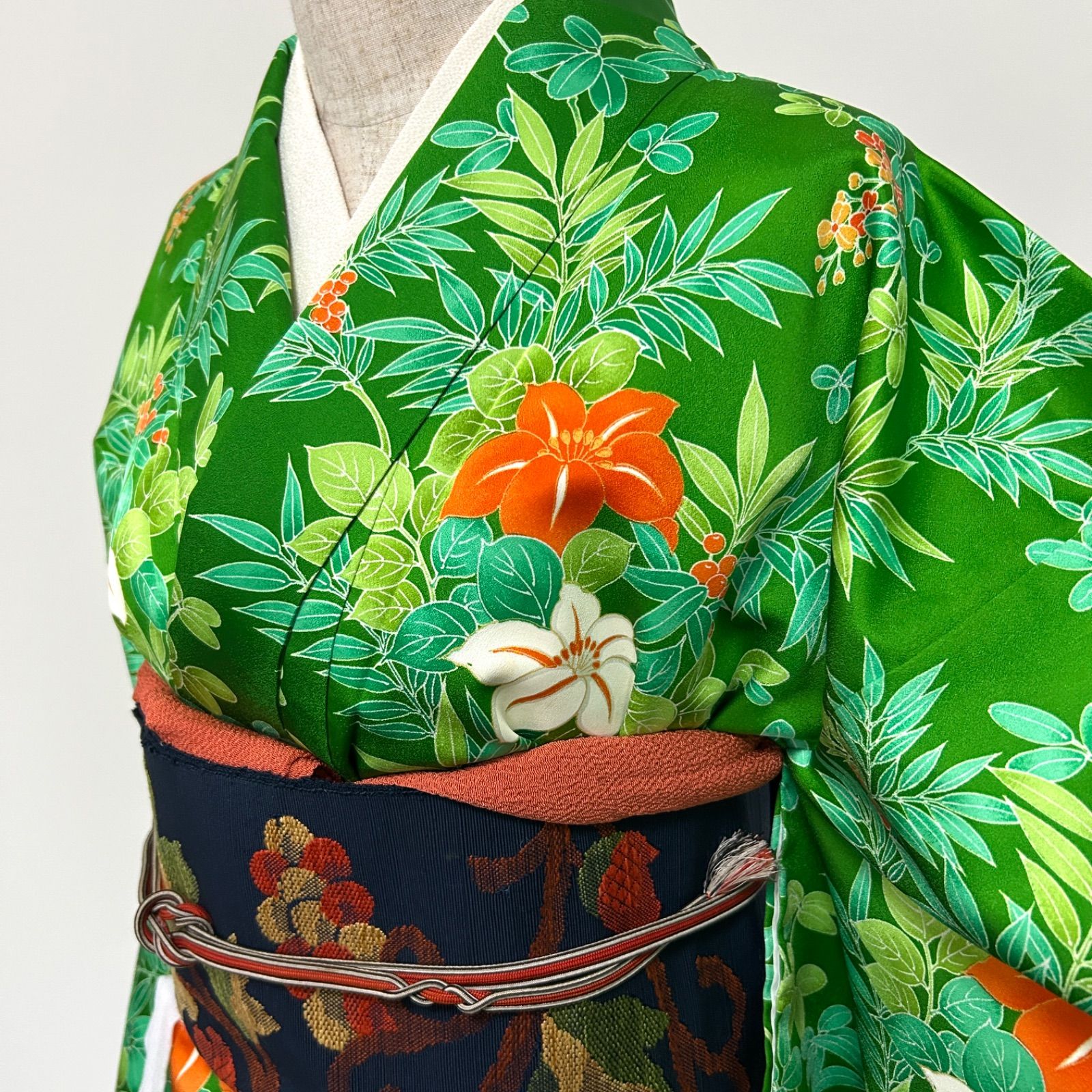 H/アンティーク着物/袷/身丈161/緑地にカラフルな草花模様・可愛い