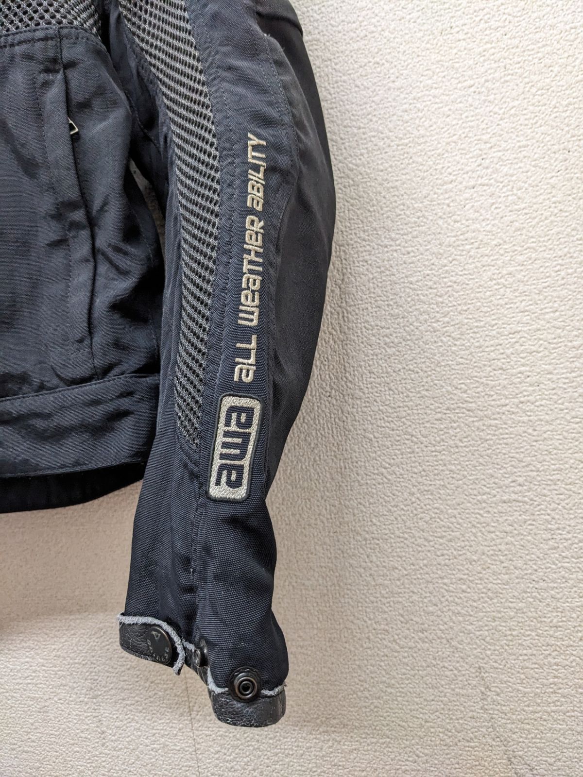 https://assets.mercari-shops-static.com/-/large/plain/2JWanC9HcPD42zo76nzrEP.jpg@jpg