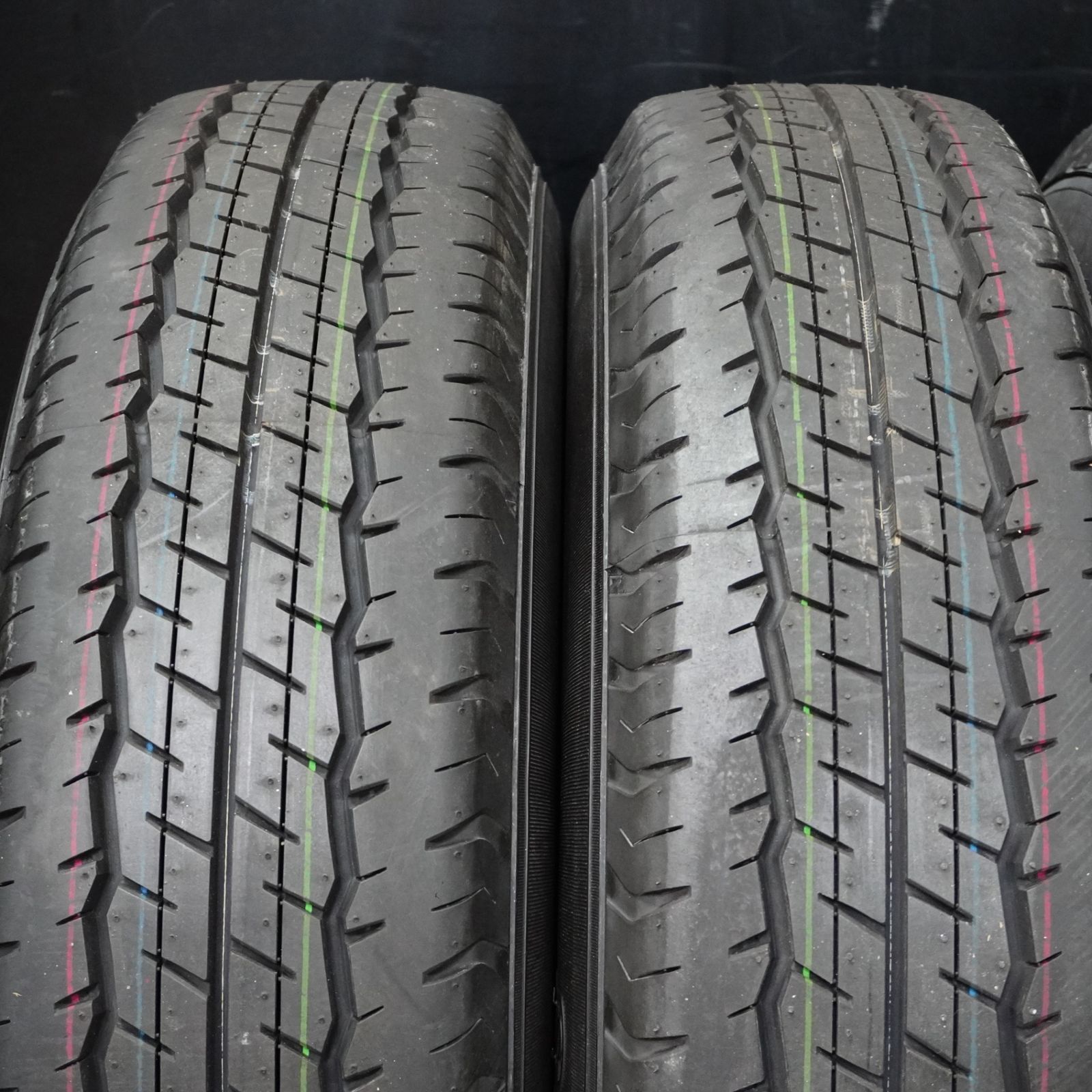 新車外し トヨタ 200 ハイエース 純正 15インチ PCD139.7 ダンロップ