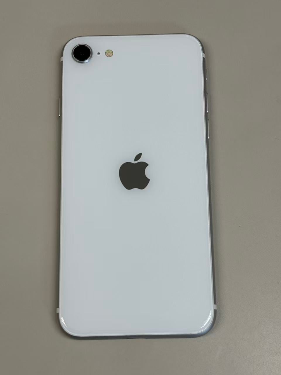Apple iPhone SE(第2世代) 64GB ホワイト SIMフリー - メルカリ