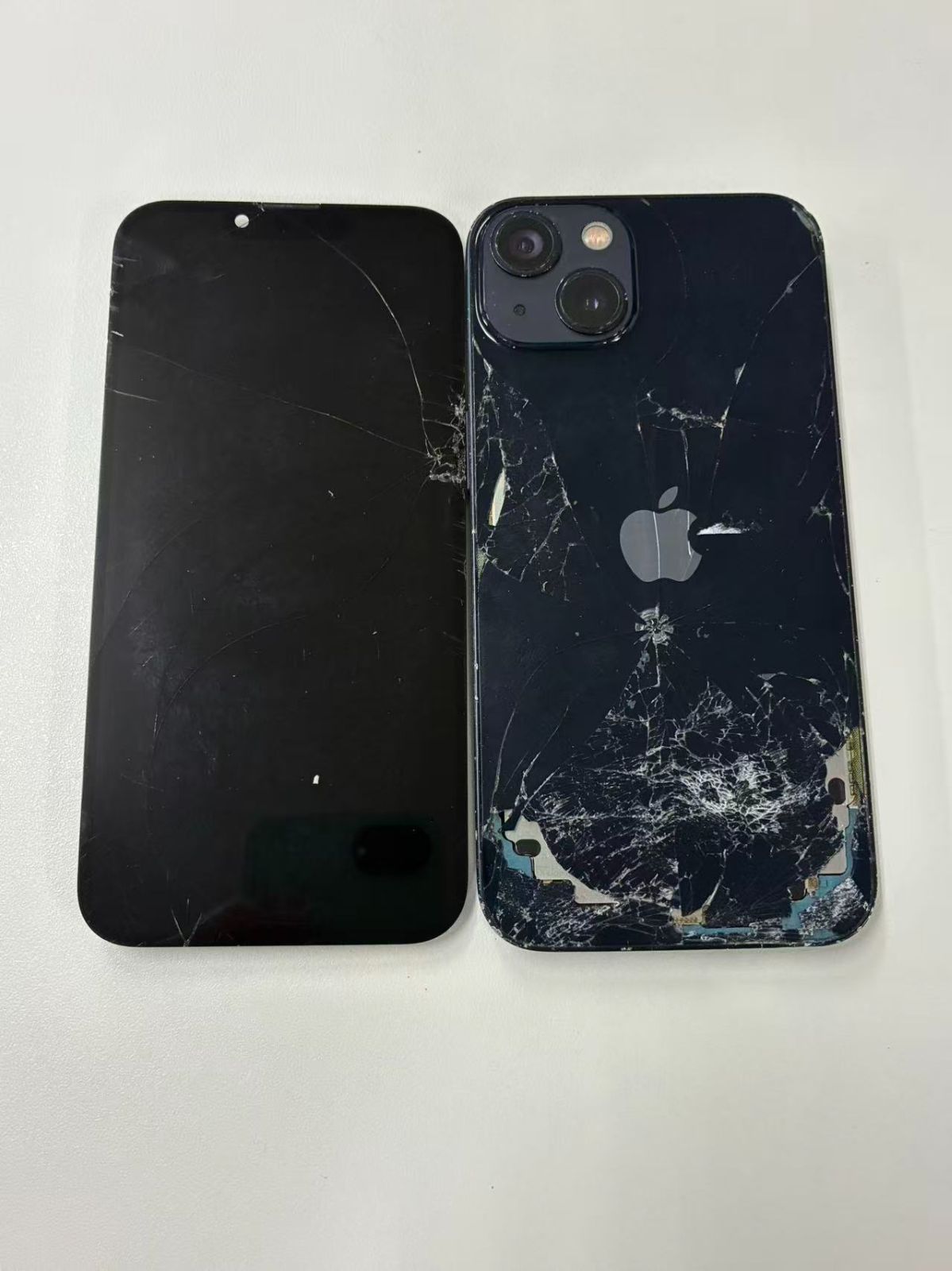 部品取り】iPhone 13 ミッドナイト SIMトレイ付き ジャンク パーツ取り