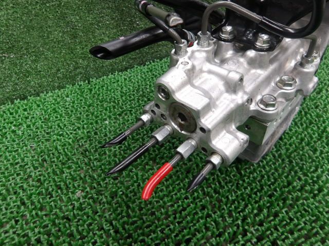 3FP3639 AII5 トヨタ プリウスα ZVW41W 前期型 S ABSアクチュエーター