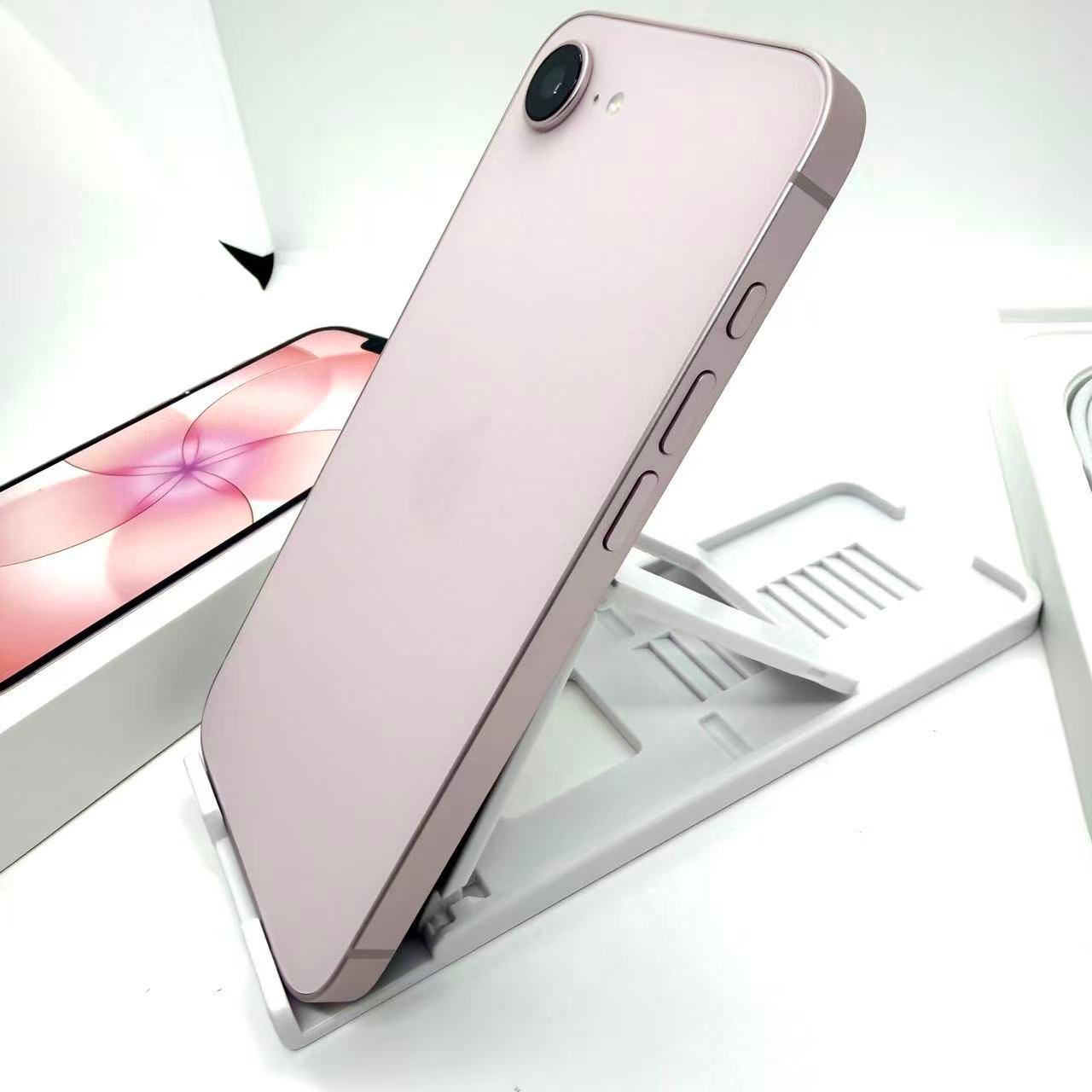 iPhone 17e 256GB ソフトピンク Aランク - メルカリ
