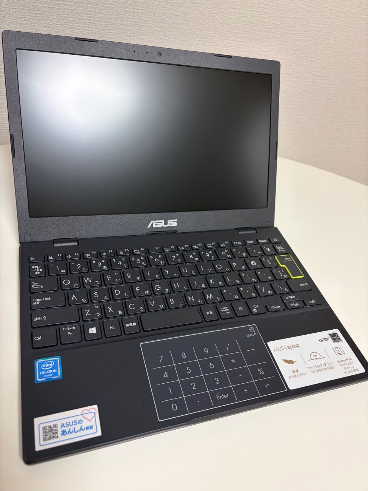 ASUS E210M 11型ノートパソコン 目立った傷や汚れなし - メルカリ