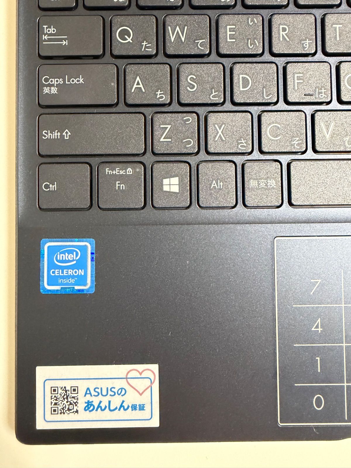 ASUS E210M 11型ノートパソコン 目立った傷や汚れなし - メルカリ