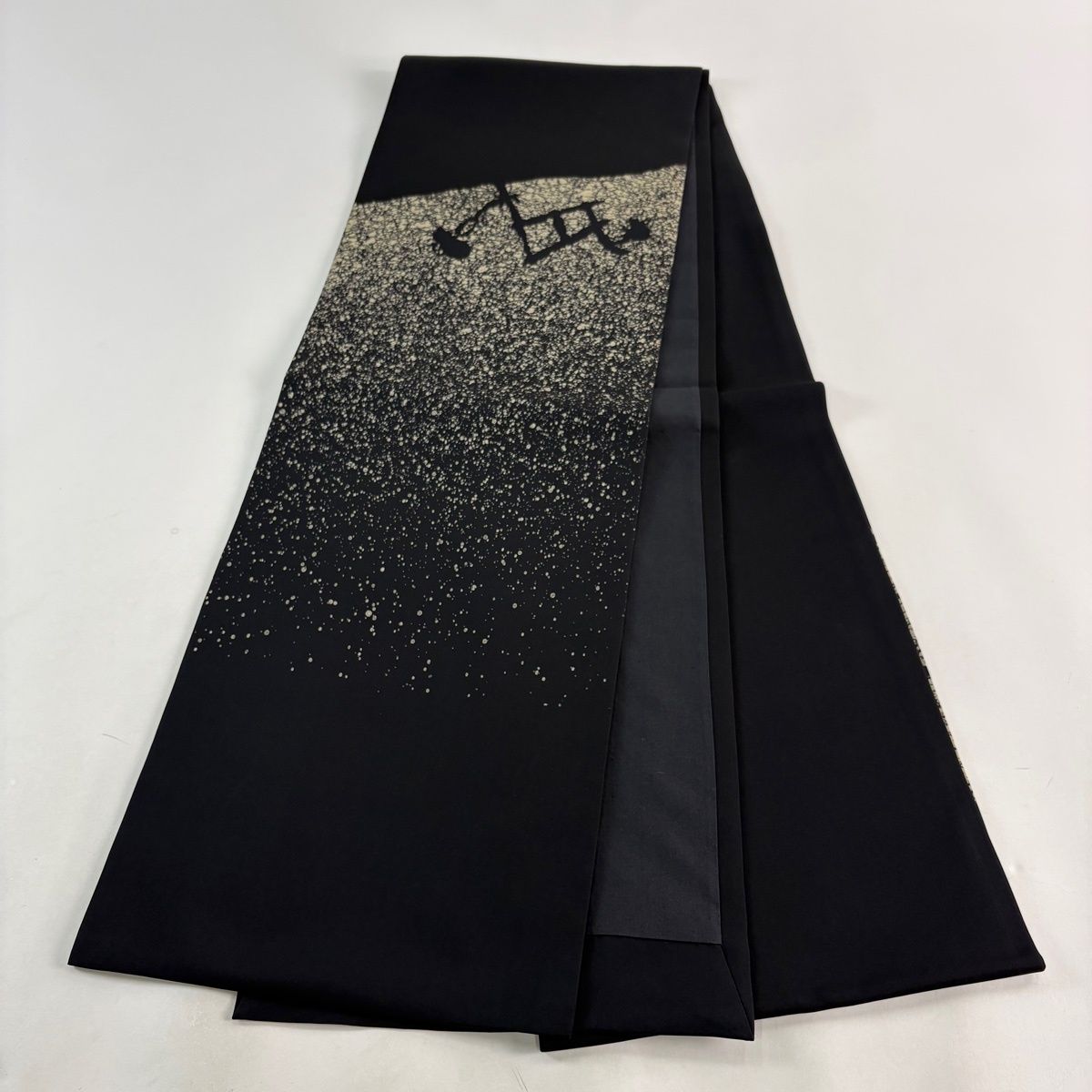 m646 幾何学　黒　正絹　名古屋帯 美品】 開き名古屋帯 優品 幾何学模様 黒 正絹 【中古】 - メルカリ