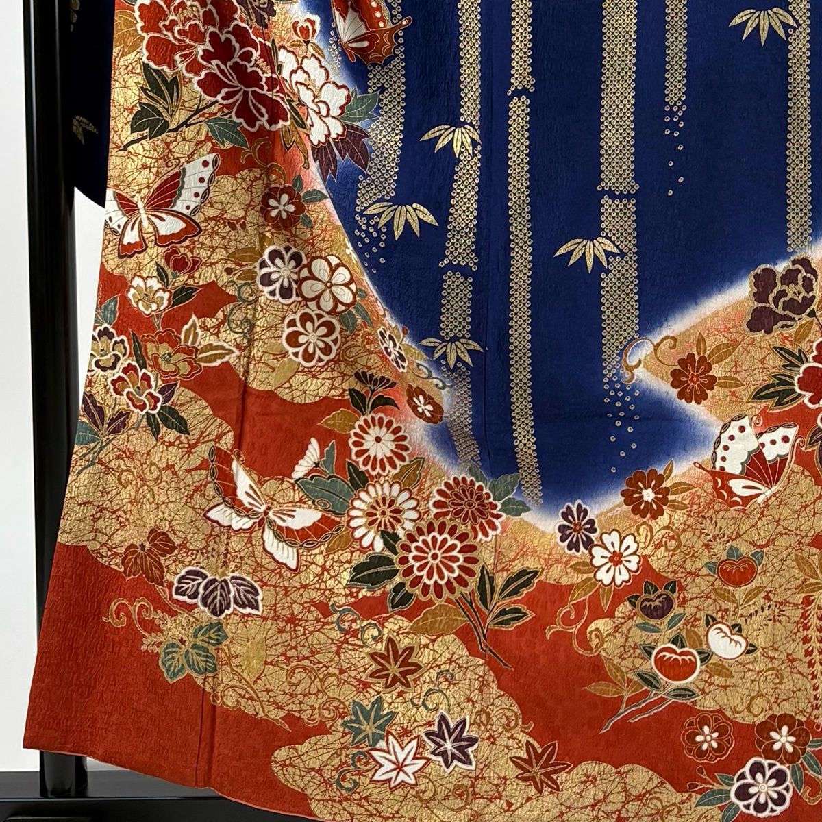 振袖 身丈158cm 裄丈67cm M 袷 蝶 草花 金彩 染め分け 紺色 正絹 秀品