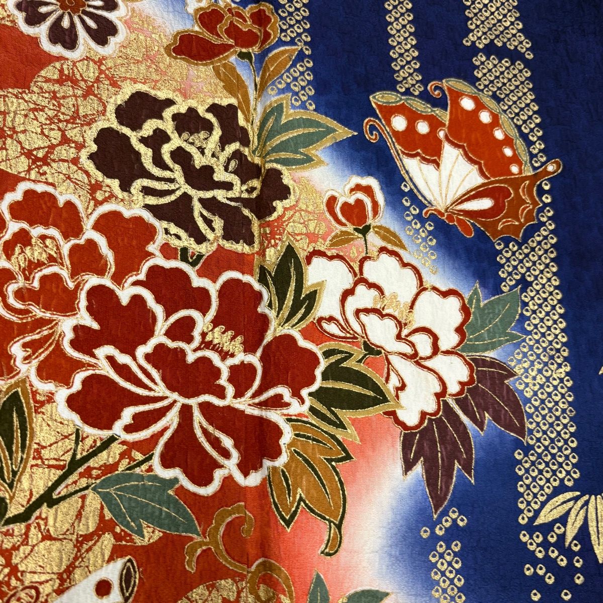 振袖 身丈158cm 裄丈67cm M 袷 蝶 草花 金彩 染め分け 紺色 正絹 秀品