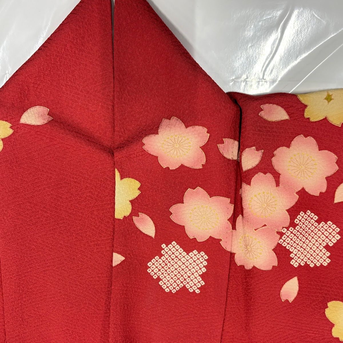 【振袖フルセット】身丈162.5cm 裄丈67.5cm 桜 流水 箔 金彩 赤 振袖 身丈161.5cm 裄丈65cm M 袷 桜 花びら 刺繍 金彩 朱色 正絹 秀品