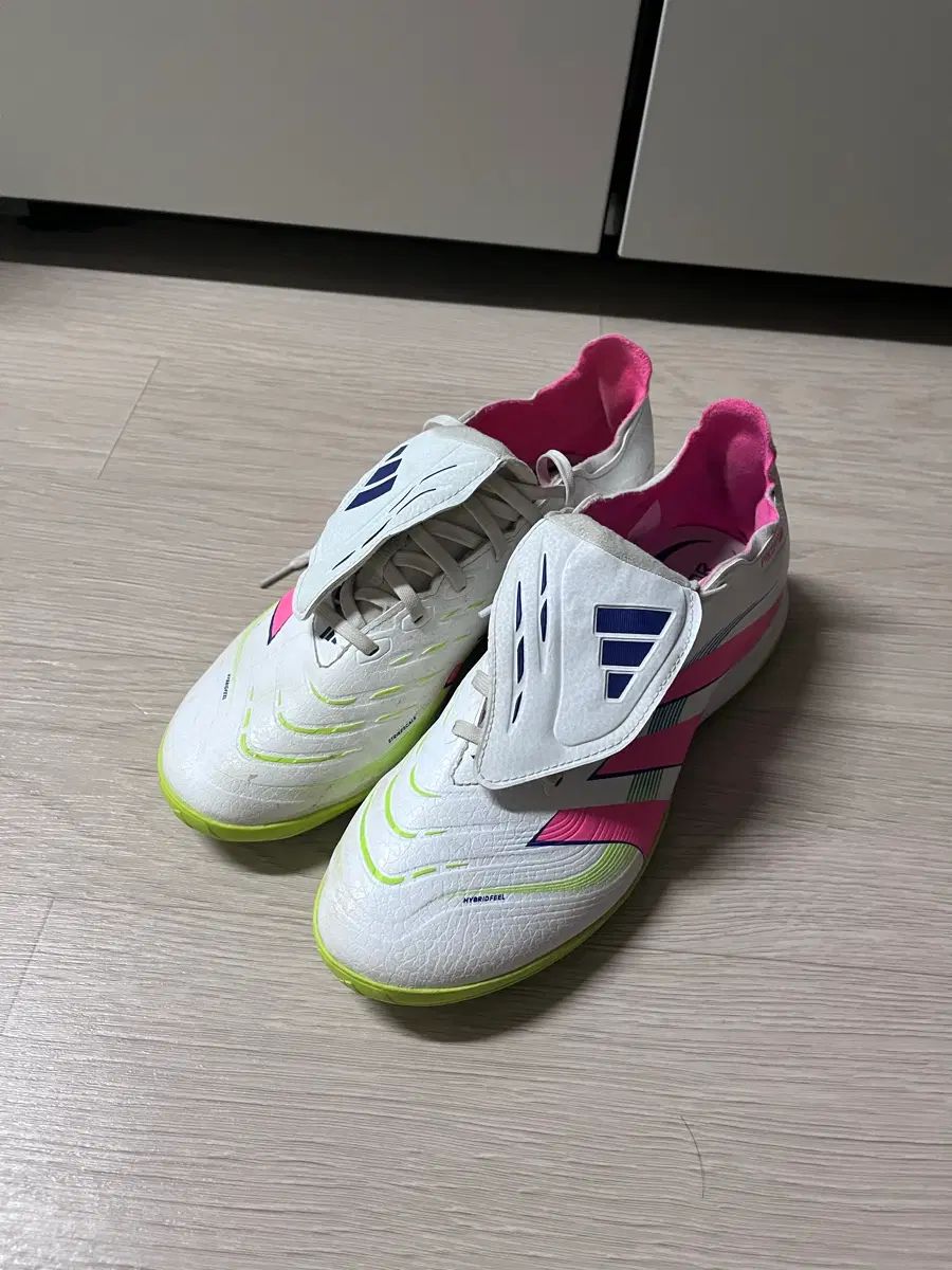 アディダス プレデター サッカーシューズ