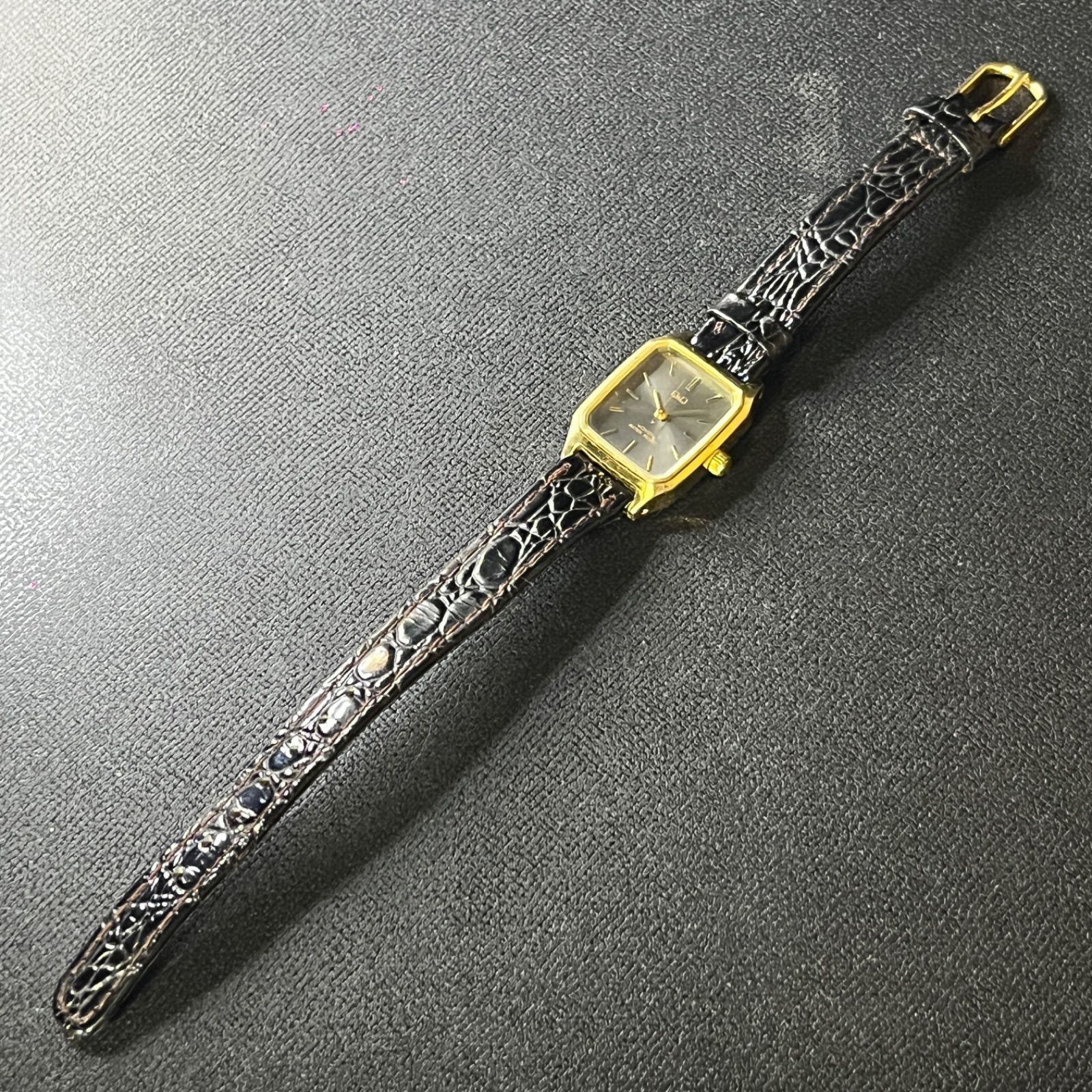 稼働品】 Q&Q VOKEN スクエア 腕時計 ヴィンテージ ゴールド ブラック