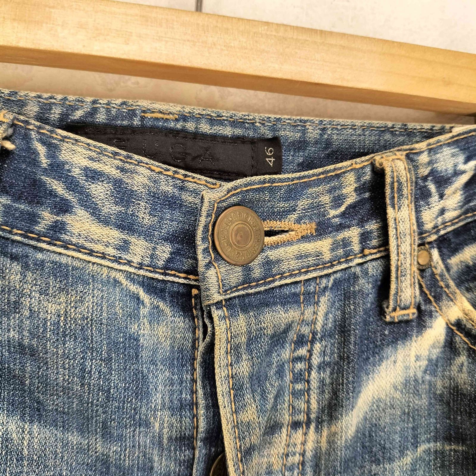 フーガ FUGA シンチバック ダメージ ペイント加工 フレア デニムパンツ