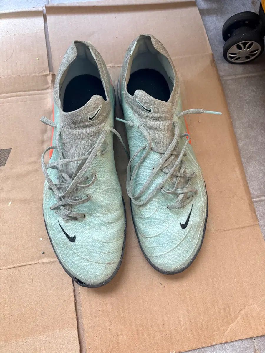 ナイキ FANTOM サッカーシューズ 280