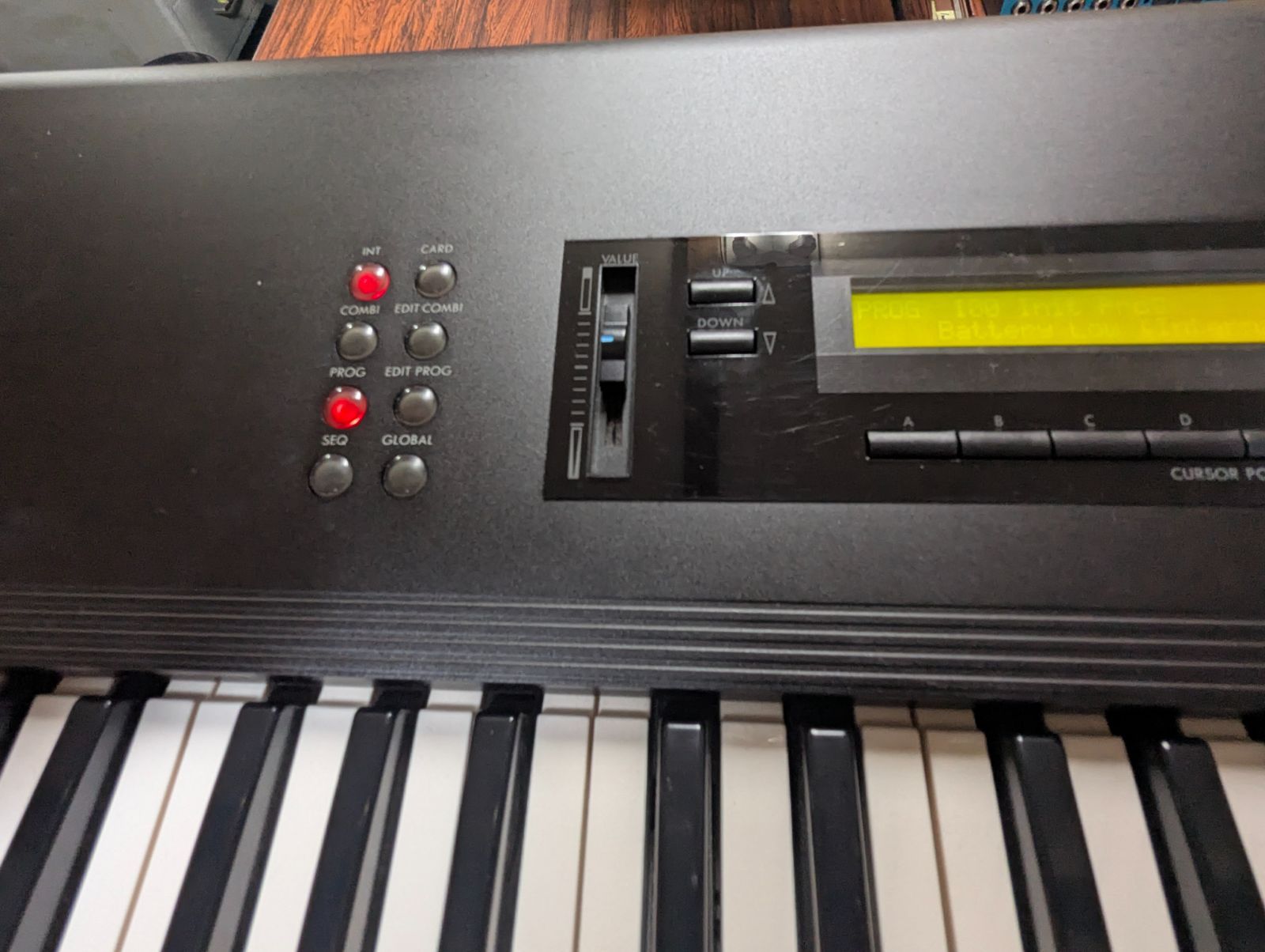 KORG M1 シンセサイザー ハードケース・取説付 基本動作確認済 - メルカリ