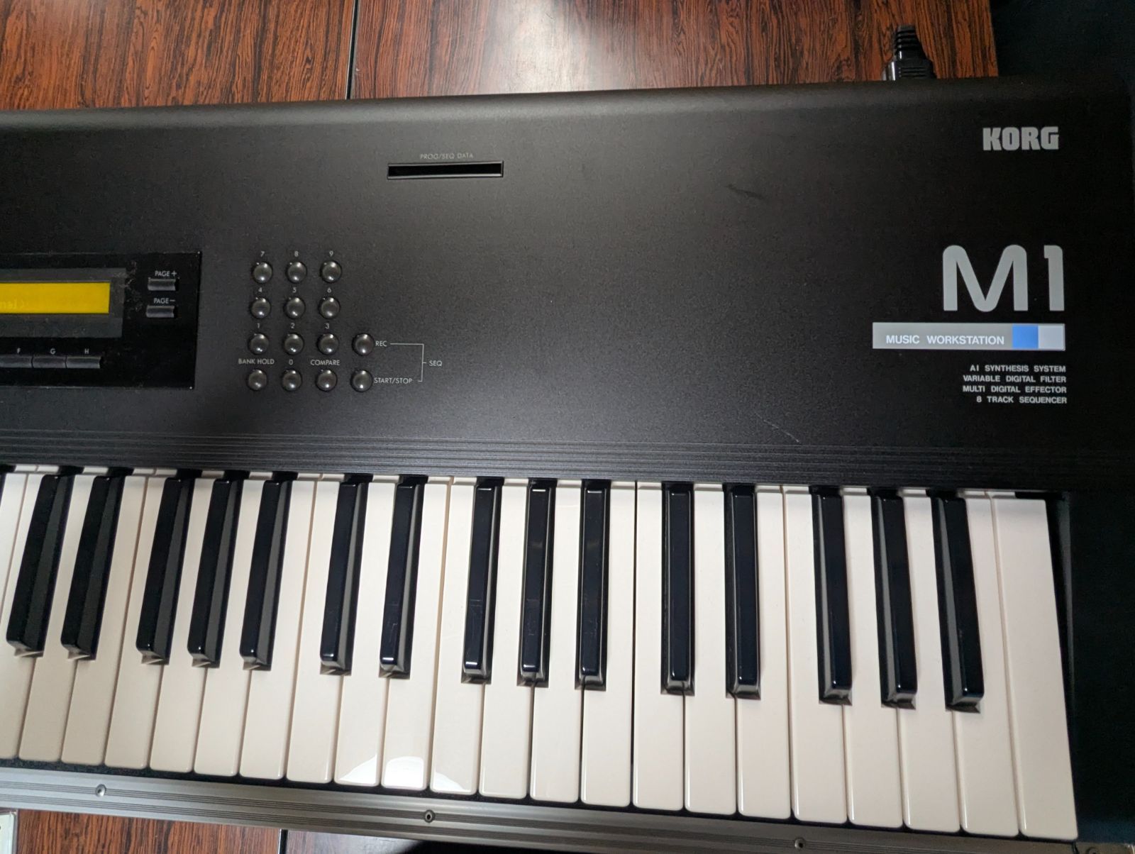 KORG M1 シンセサイザー ハードケース・取説付 基本動作確認済 - メルカリ