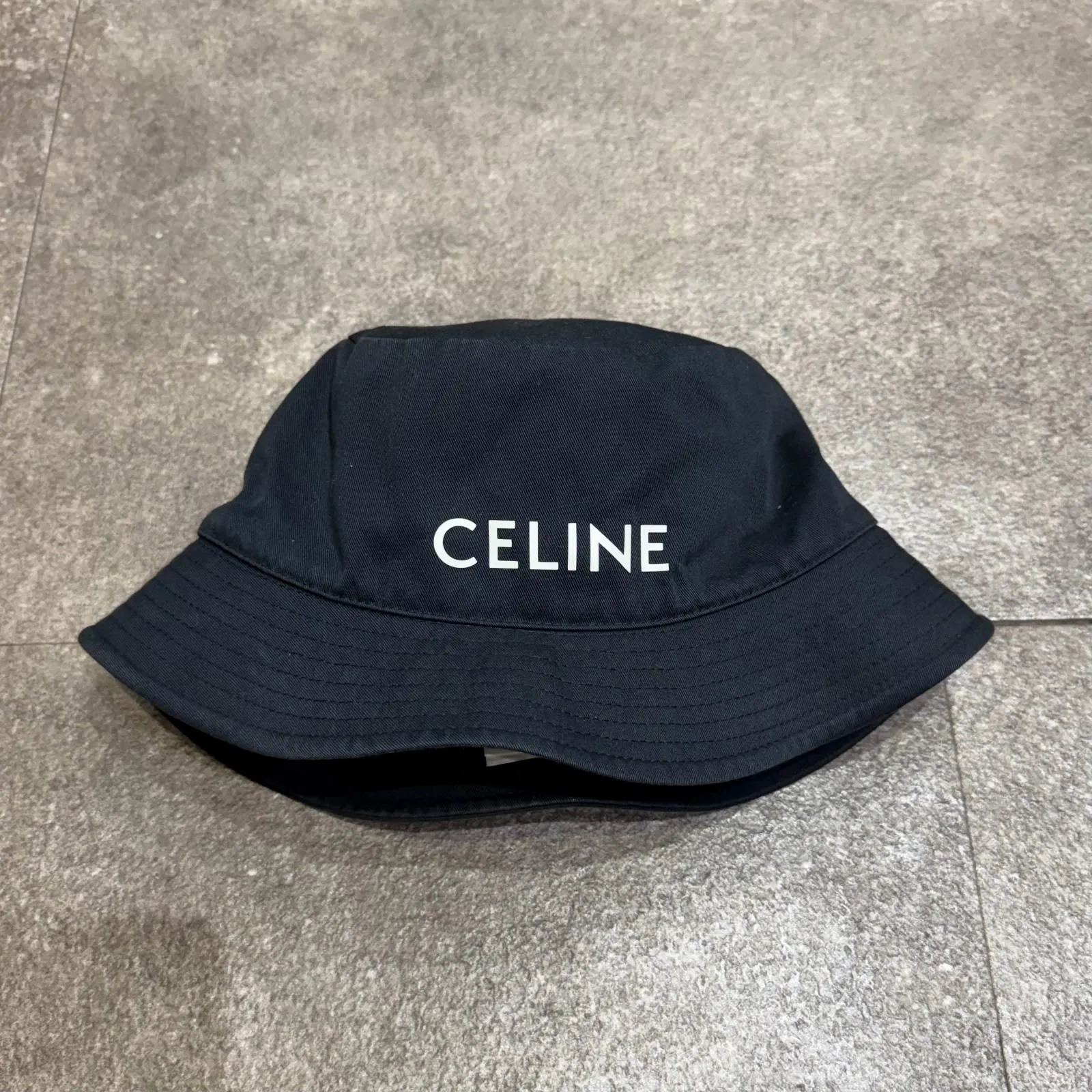 CELINE ロゴ ギャバジンコットン バケットハット セリーヌ 2AU5B968P