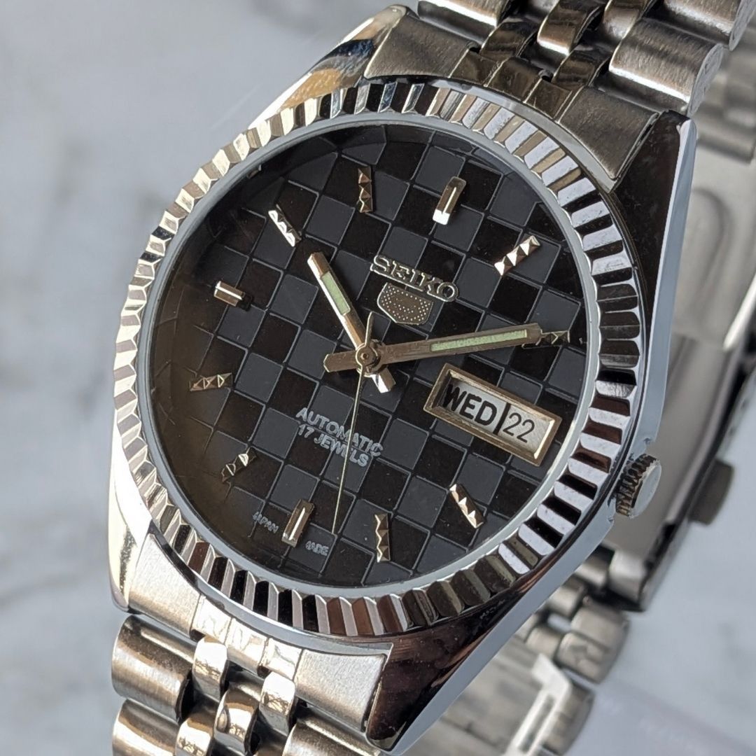 【稼働品】 セイコー セイコー5 自動巻 メンズ デイデイト 黒文字盤 稼働品 SEIKO セイコー5 自動巻き 70s ヴィンテージ 黒文字盤 市松模様