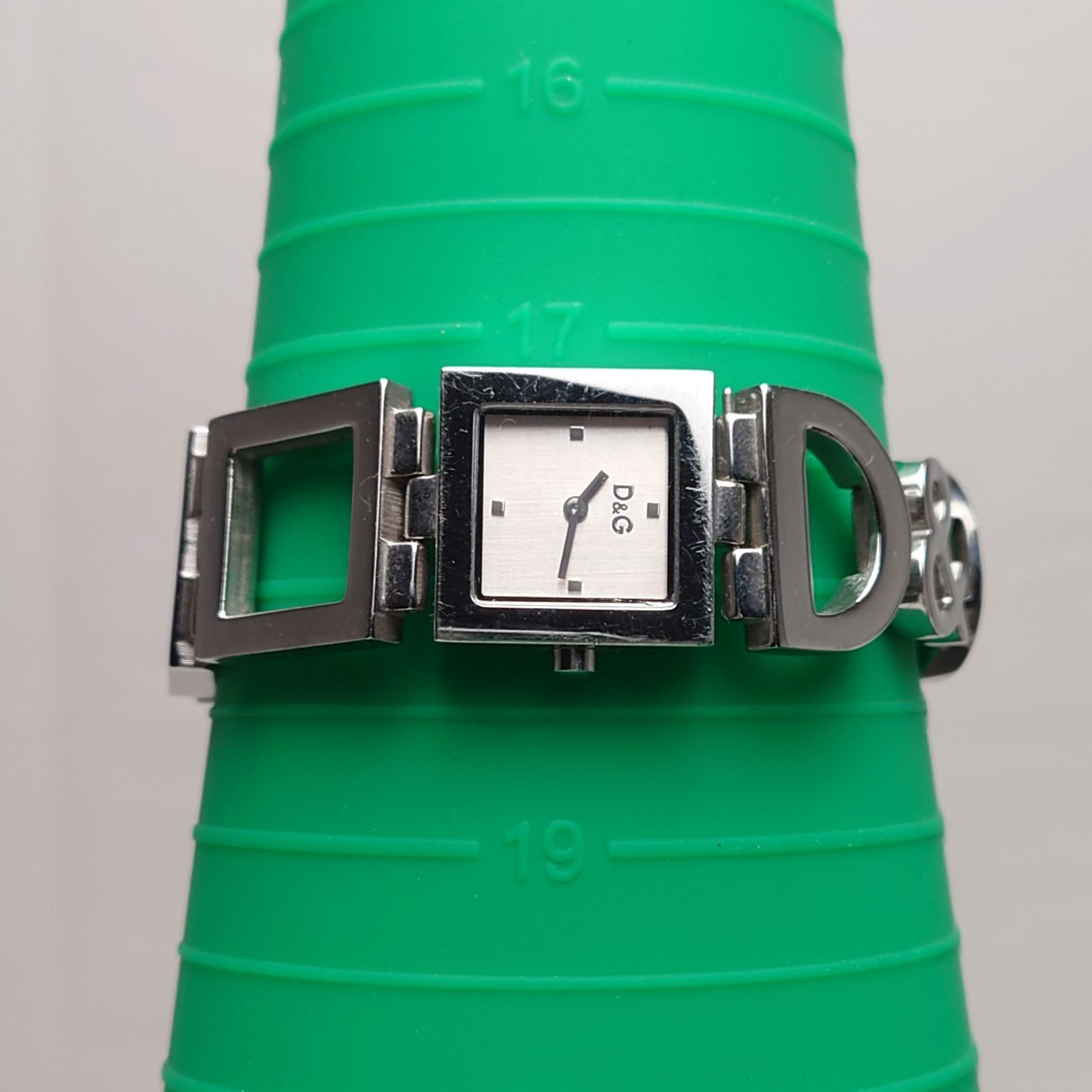 稼働品 D&G ドルチェ＆ガッバーナ TIME レディース 腕時計 ロゴ