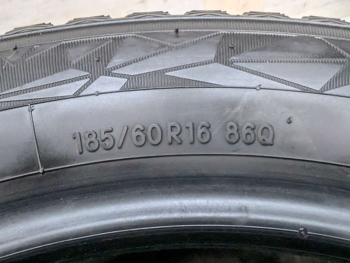 185/60R16 トーヨータイヤ オブザーブ GIZ2 中古タイヤ スタッドレス