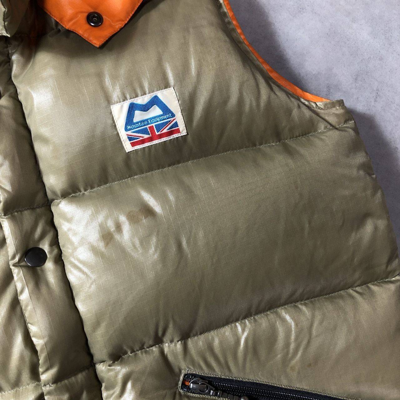 GQ6673◇Mountain Equipment : ダウンベスト◇M◇ベージュ系
