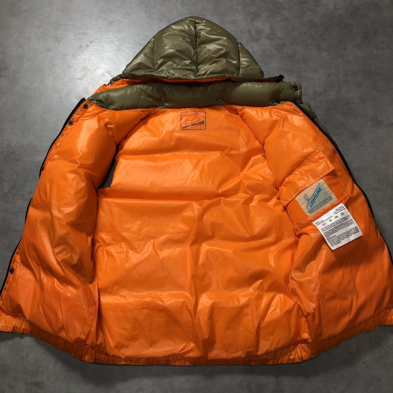GQ6673◇Mountain Equipment : ダウンベスト◇M◇ベージュ系