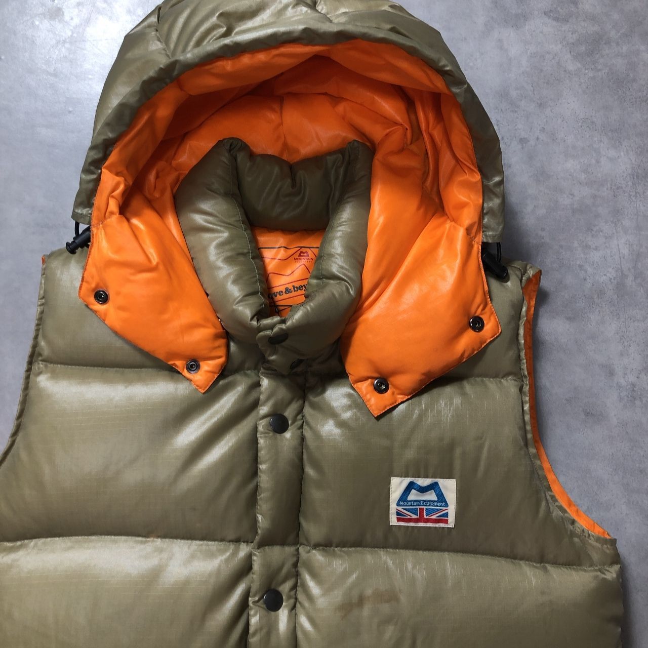 GQ6673◇Mountain Equipment : ダウンベスト◇M◇ベージュ系